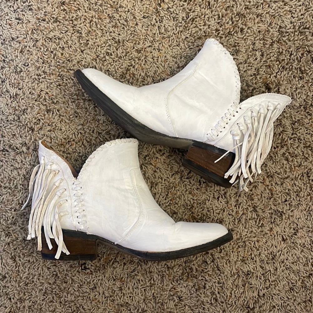 Corral Circle G White Leather Booties!